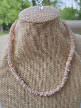 Pink, Blush Shell Chip Bead Necklace - Vintage 70s  ☆ Necklace Jewelry